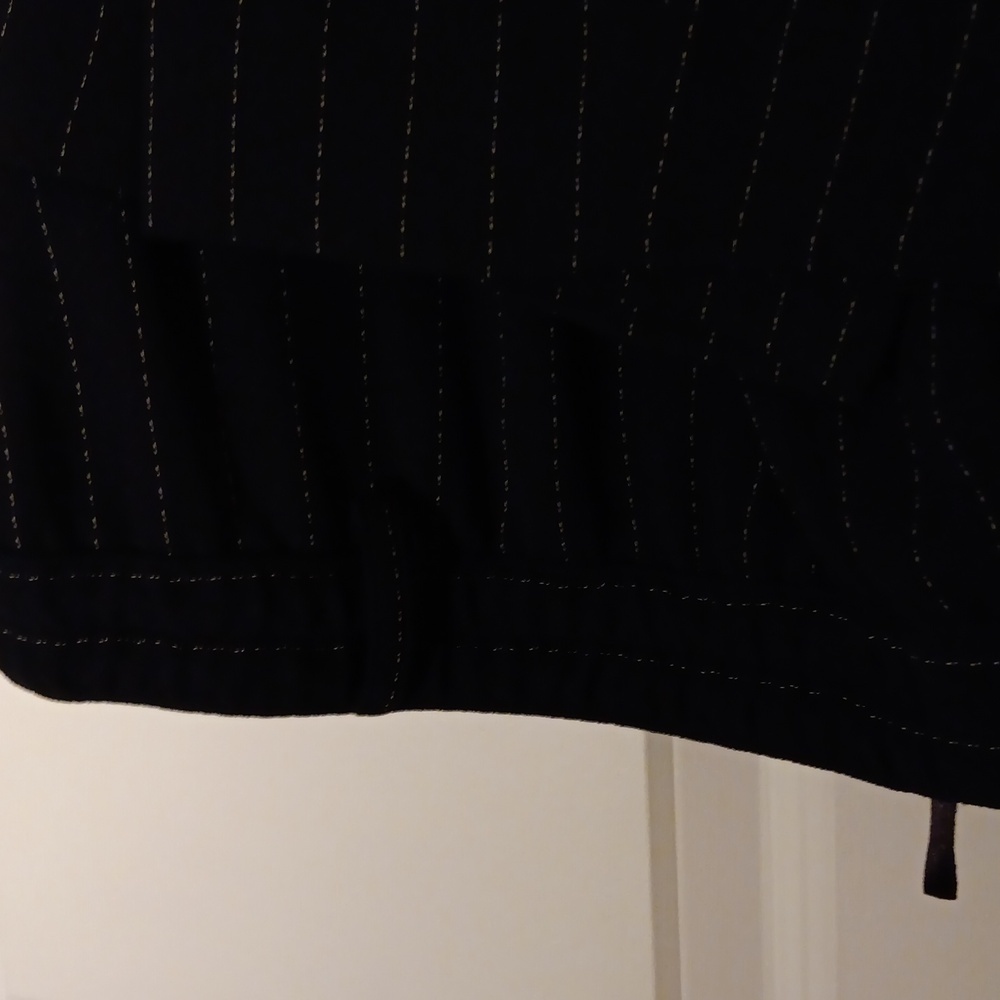 Woman's suit - Picture 12 of 12